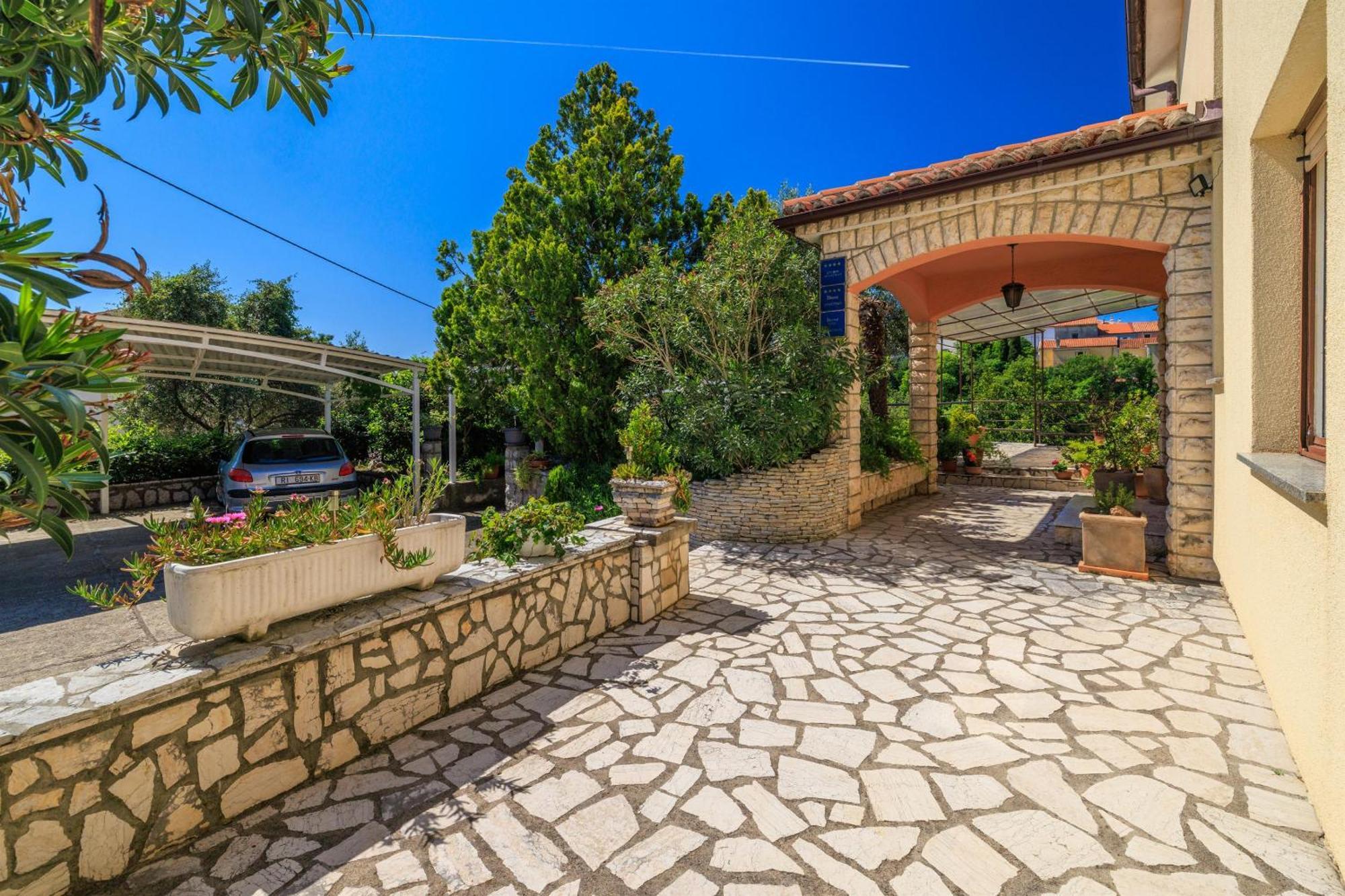 Apartment Marie Omišalj Zewnętrze zdjęcie